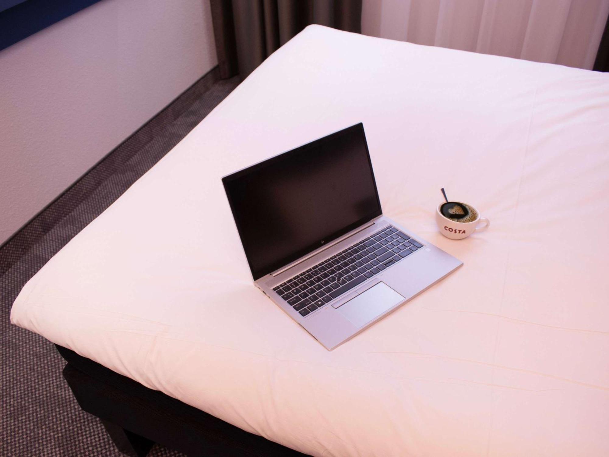 ไอบิส กาโตวิเซ ซาบเช Hotel ภายนอก รูปภาพ
